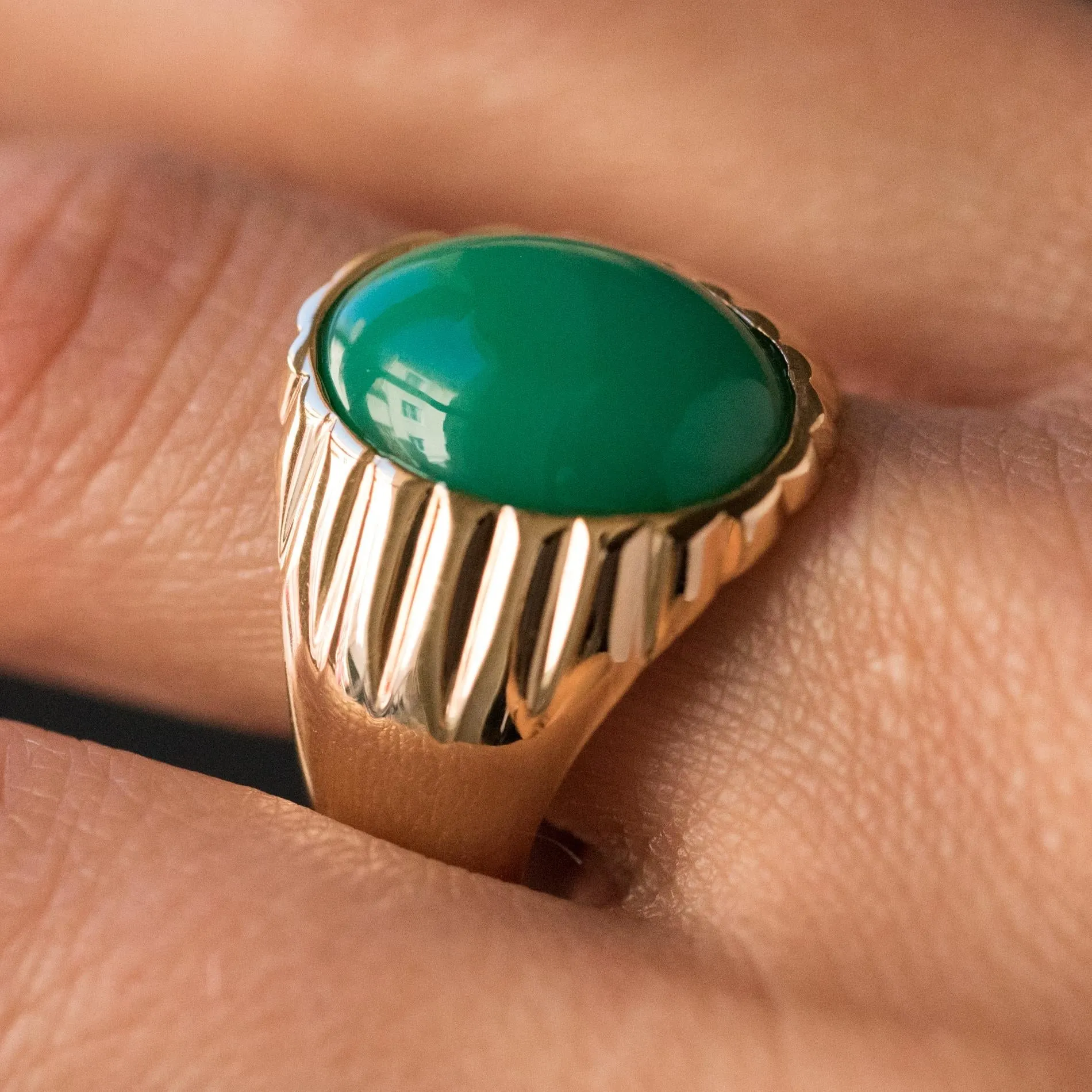 1960s 6 Carat Chrysoprase 18 Karat Yellow Gold Signet Ring