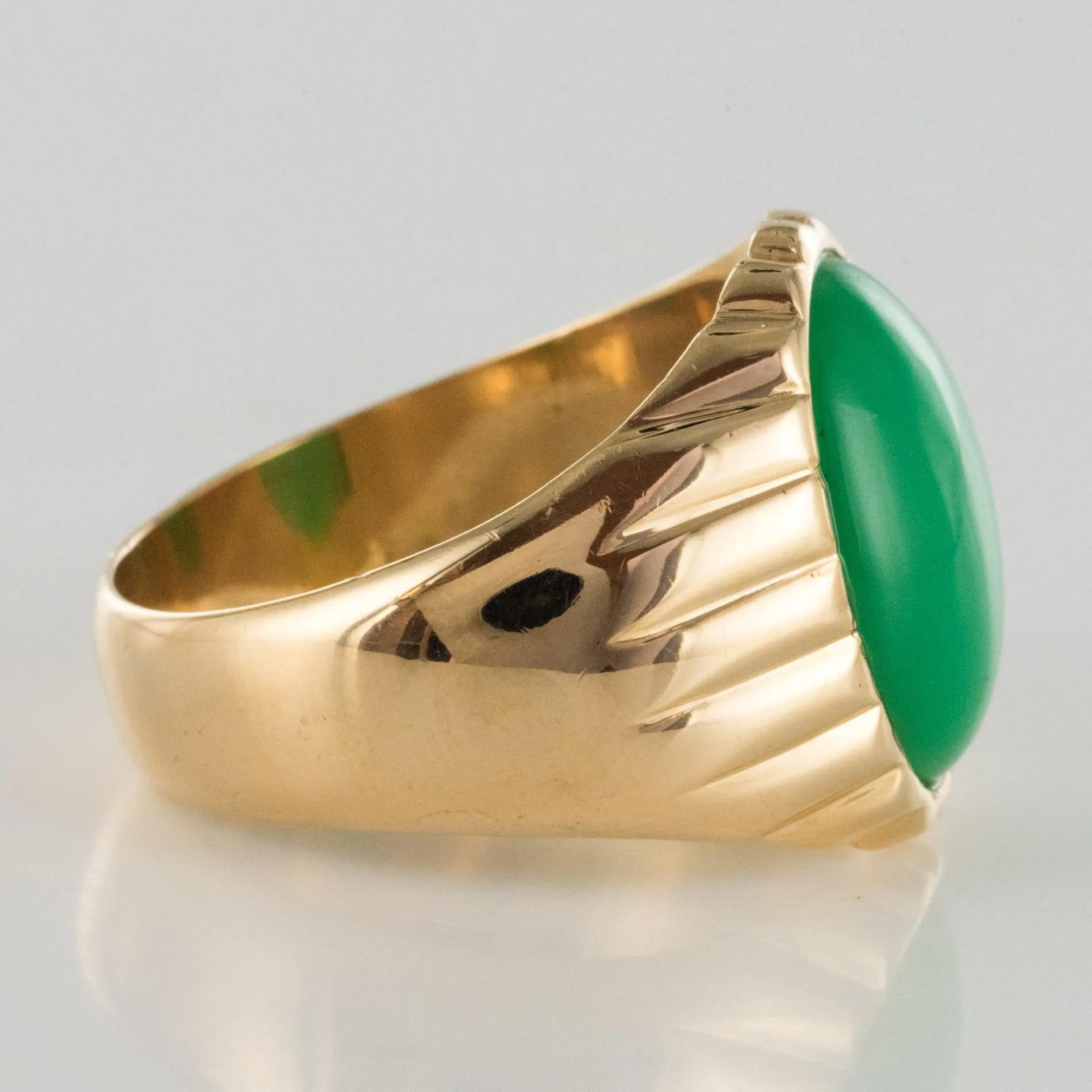 1960s 6 Carat Chrysoprase 18 Karat Yellow Gold Signet Ring