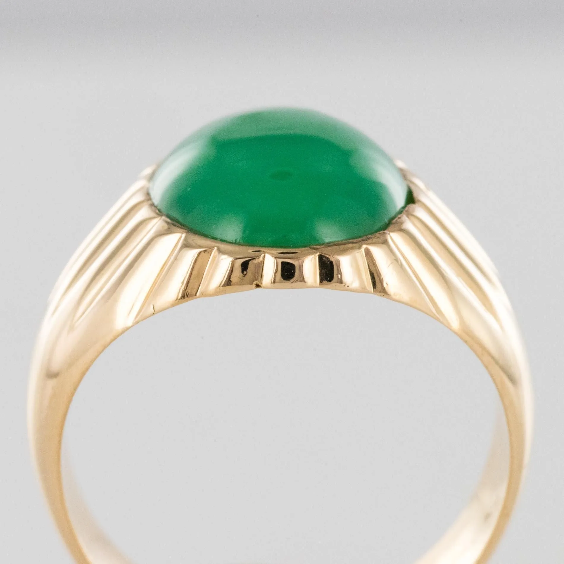 1960s 6 Carat Chrysoprase 18 Karat Yellow Gold Signet Ring