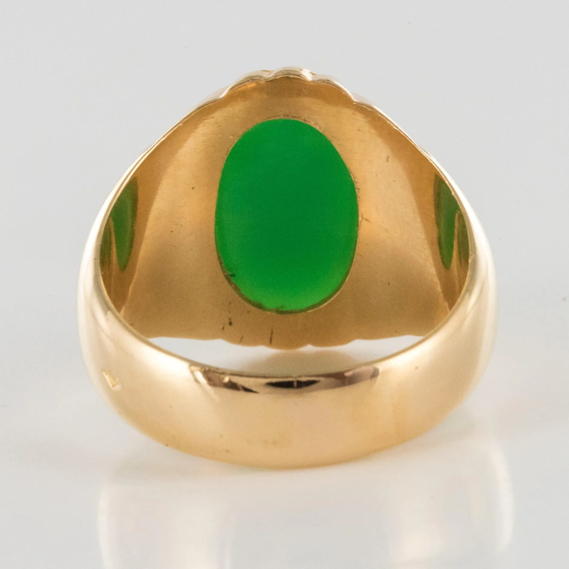 1960s 6 Carat Chrysoprase 18 Karat Yellow Gold Signet Ring