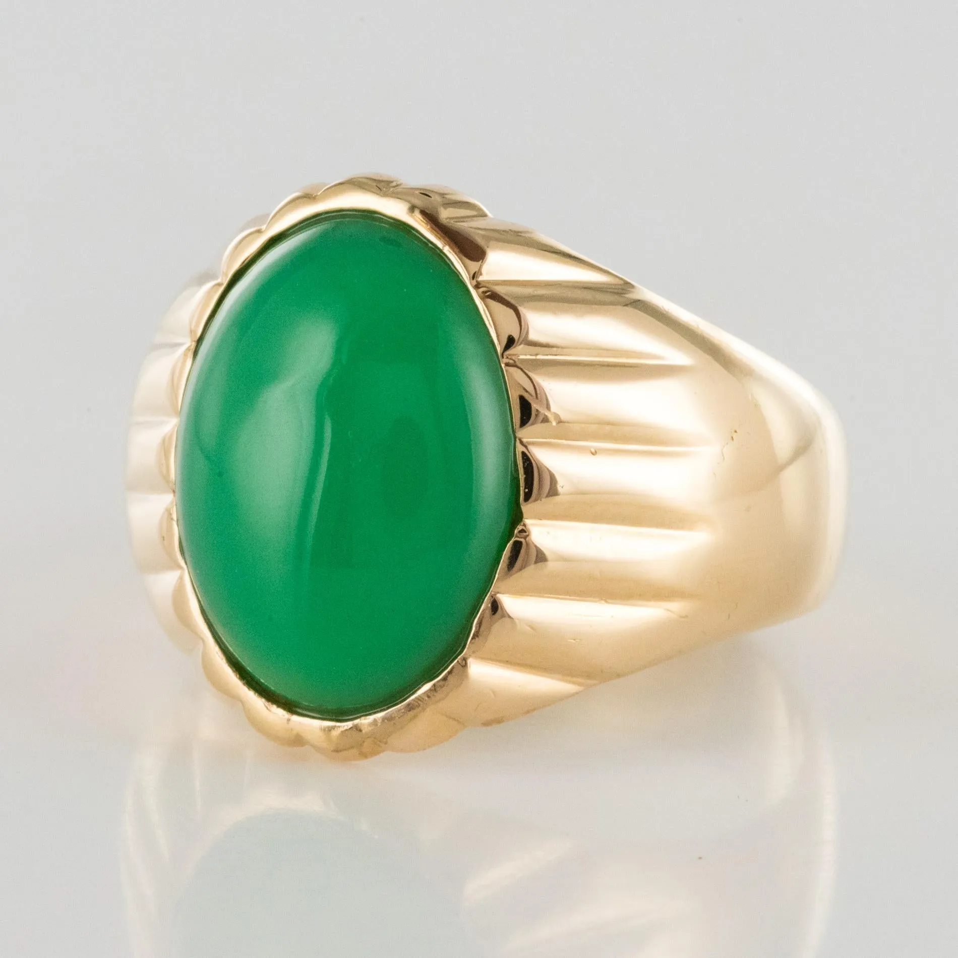 1960s 6 Carat Chrysoprase 18 Karat Yellow Gold Signet Ring