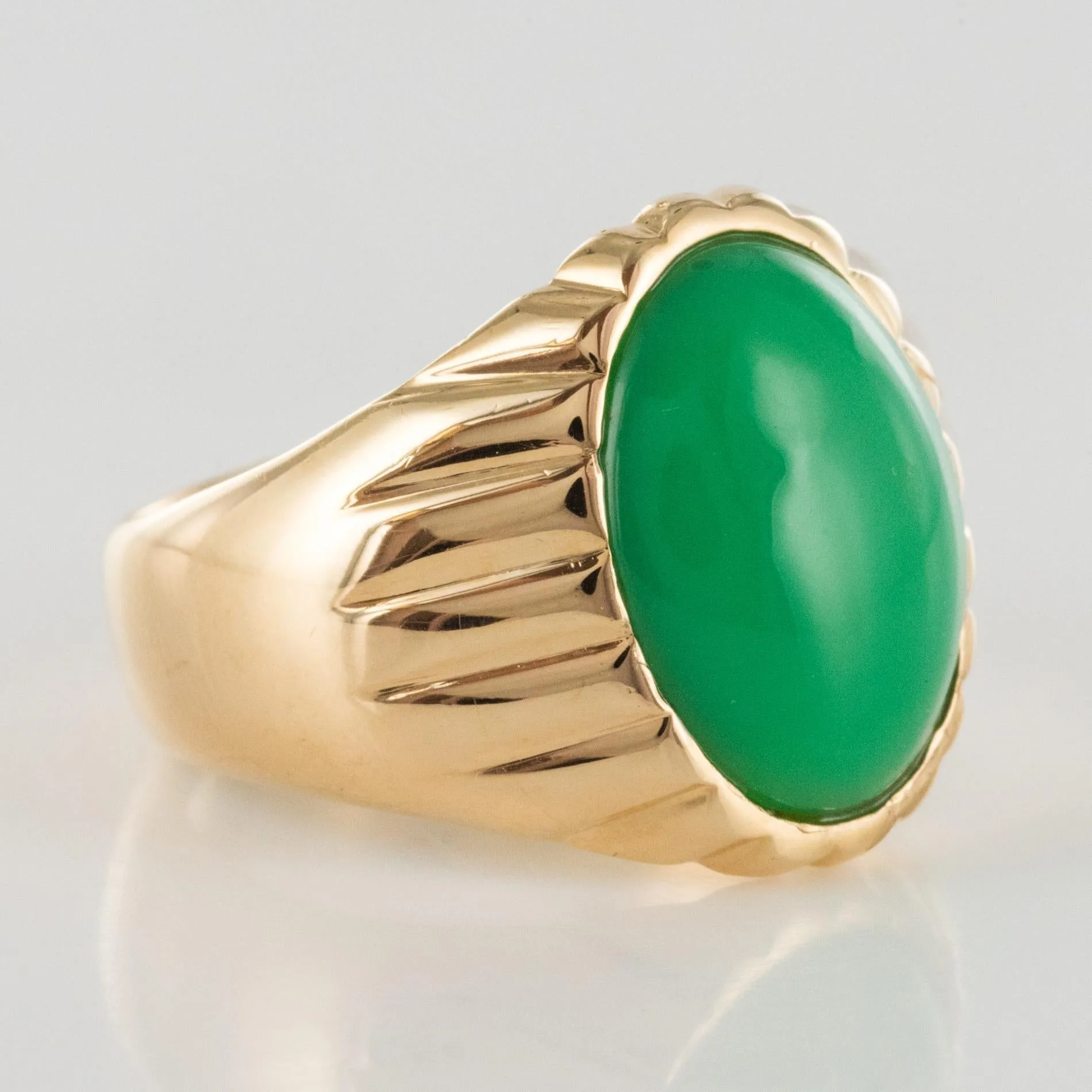 1960s 6 Carat Chrysoprase 18 Karat Yellow Gold Signet Ring