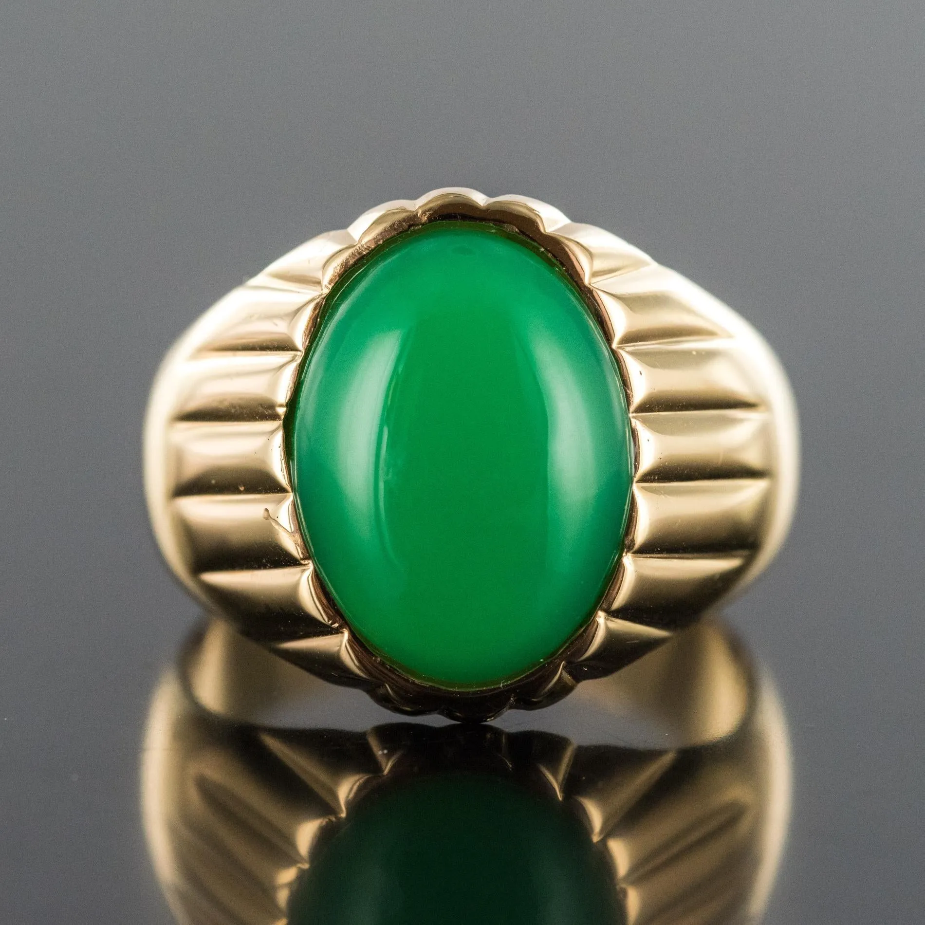 1960s 6 Carat Chrysoprase 18 Karat Yellow Gold Signet Ring