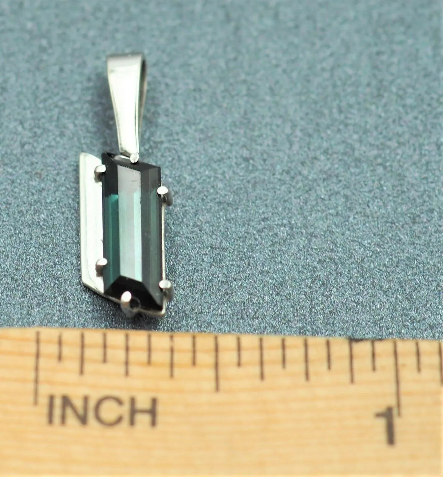 9ct White Gold Teal Blue Sapphire Pendant