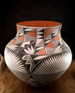 Acoma Water Jar by Ruby Shroulate