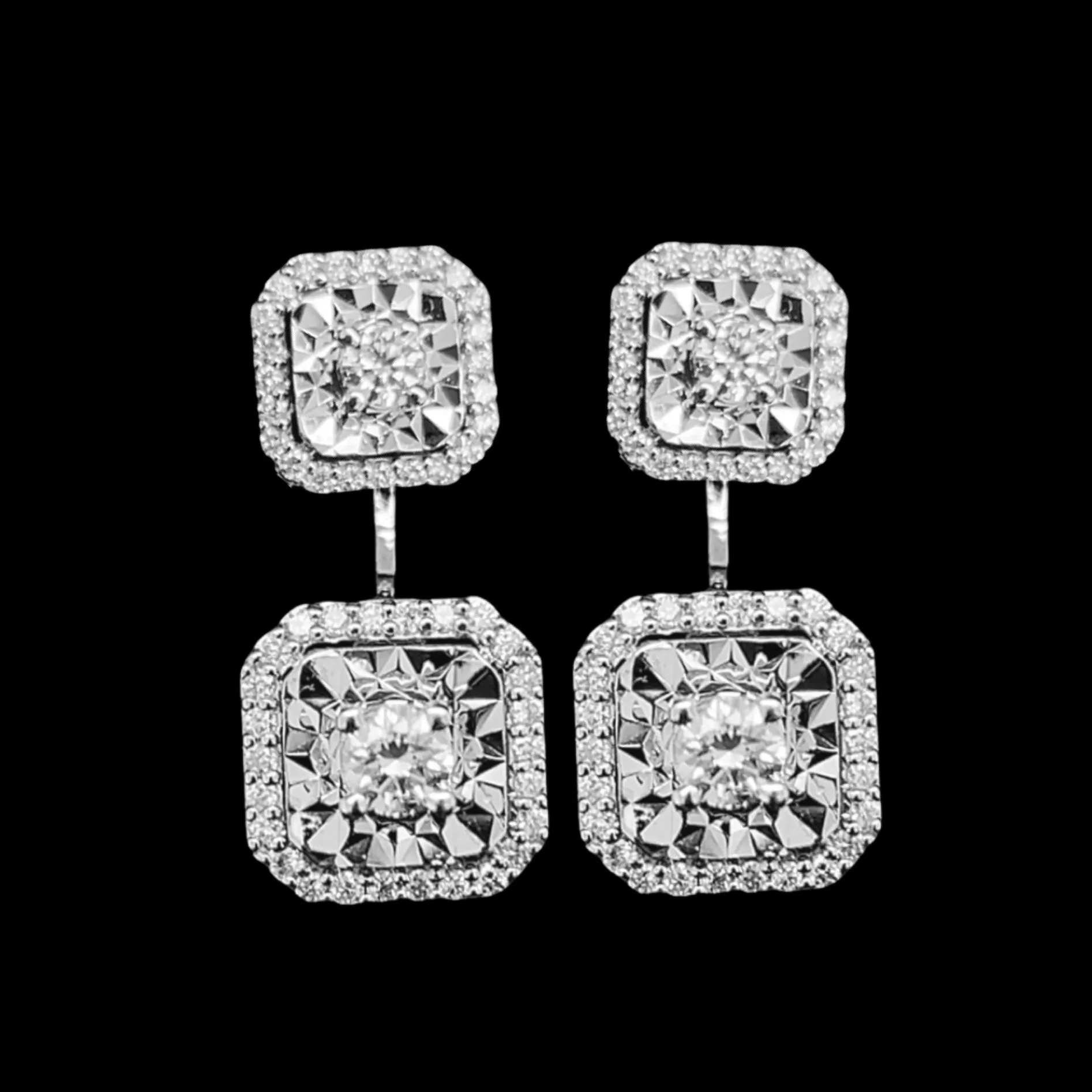 #LVNA2024 | Cushion Emerald Diamond Earrings 18kt