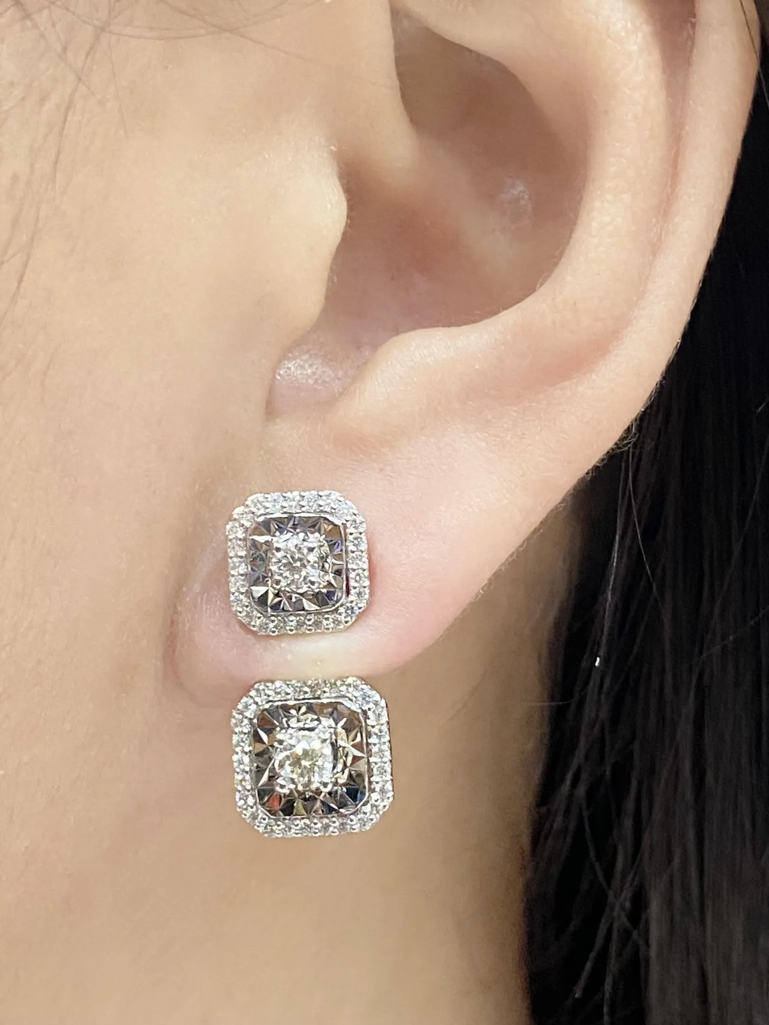 #LVNA2024 | Cushion Emerald Diamond Earrings 18kt