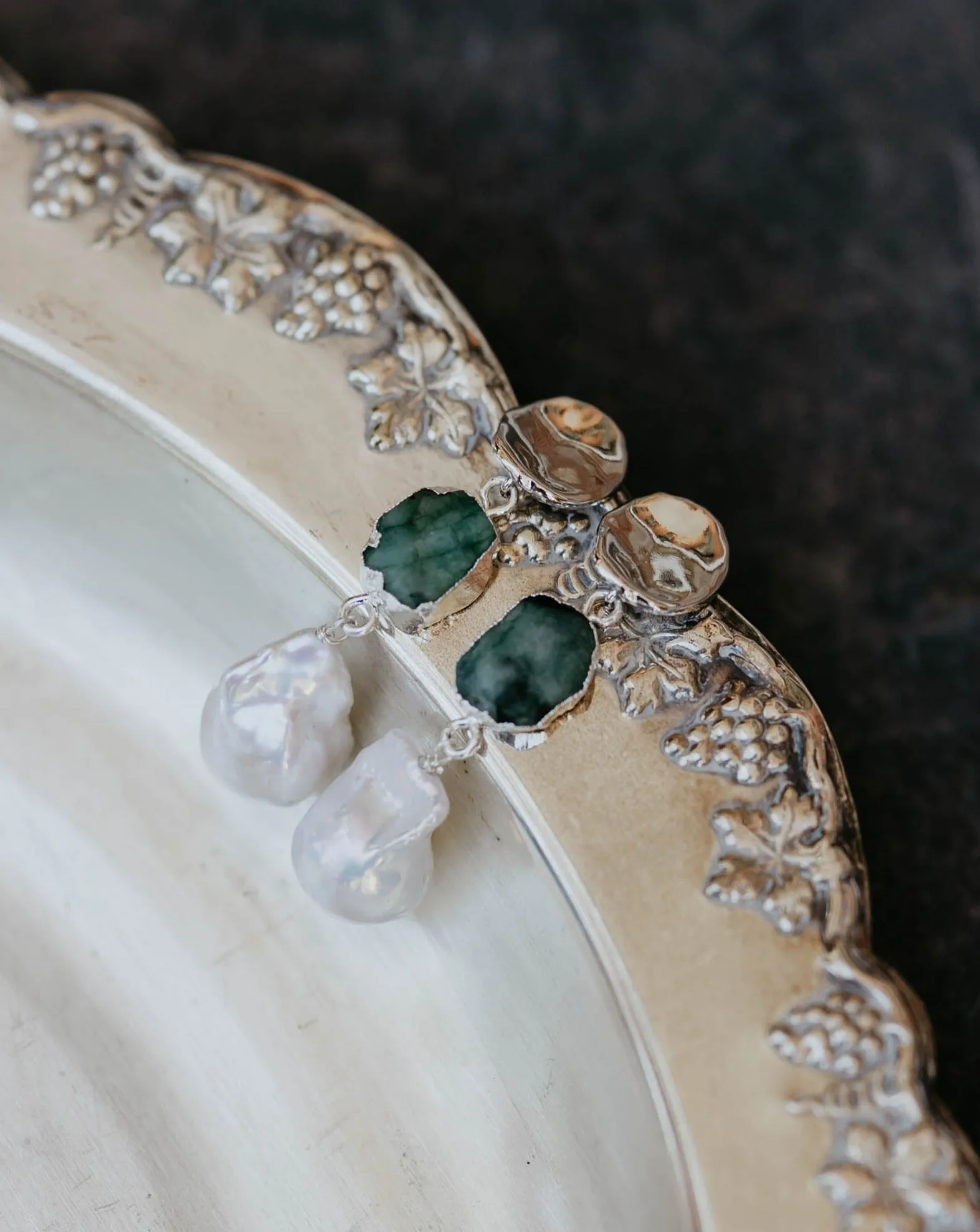 May | Emerald Birthstones x Pearls Earrings