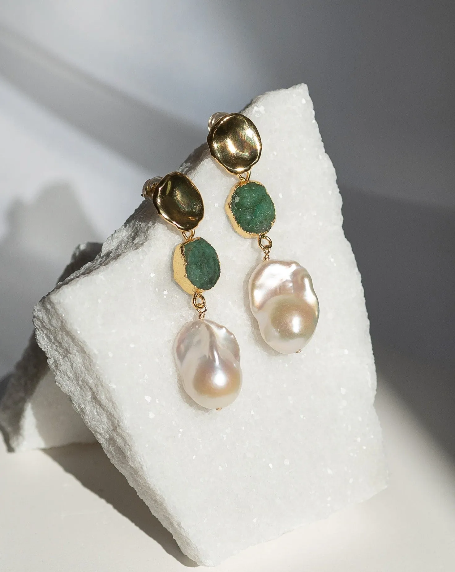 May | Emerald Birthstones x Pearls Earrings