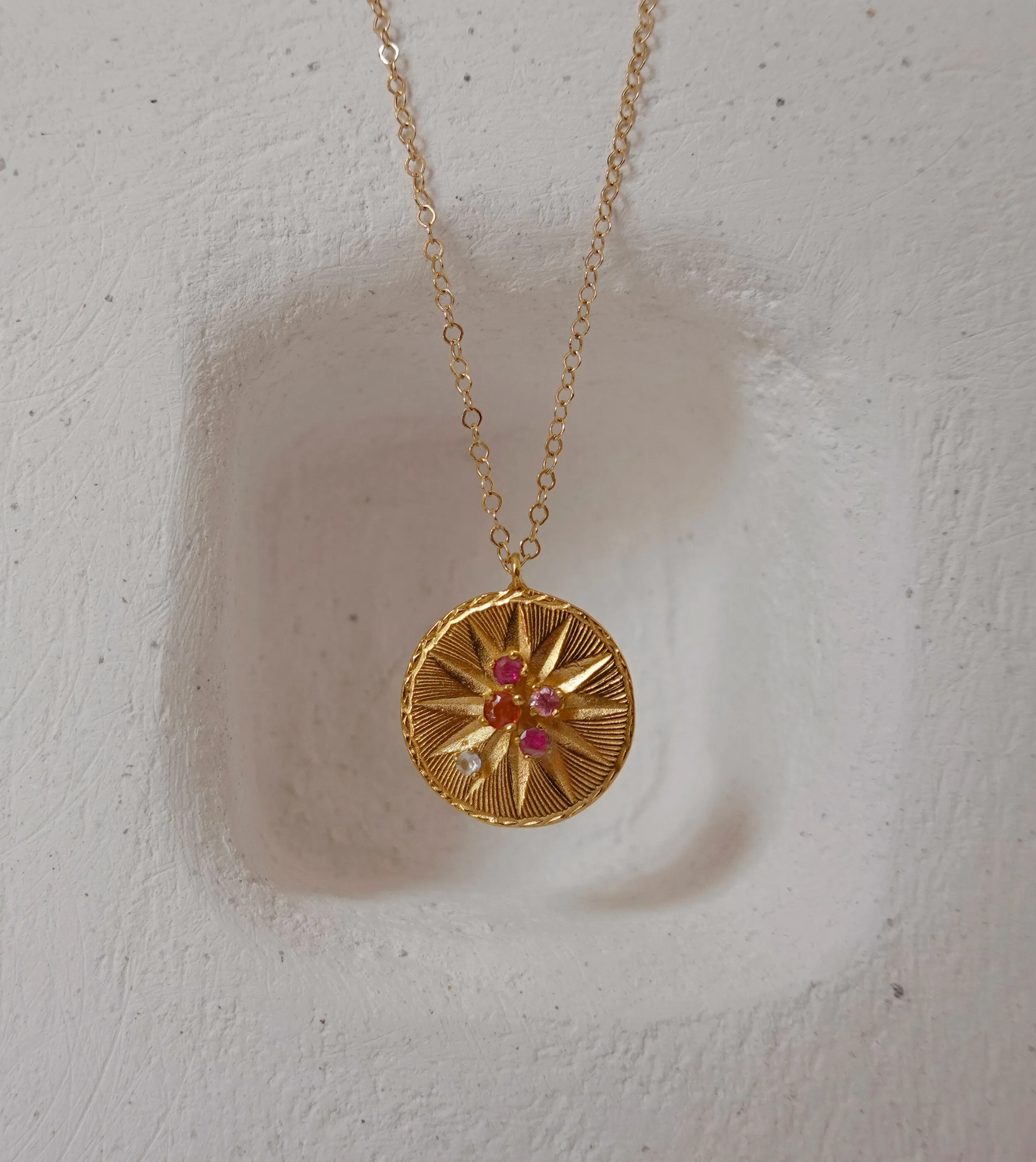 Painter Round Necklace