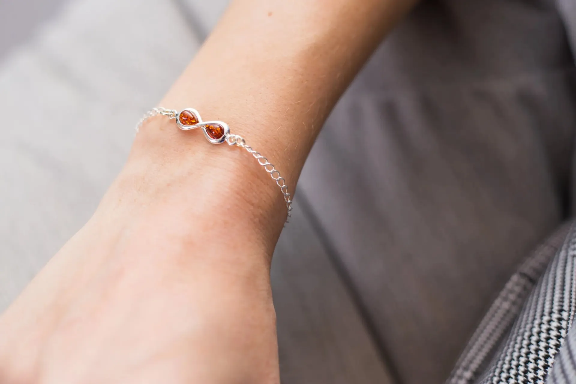 Silver Link Chain Infinity Bracelet - Minimal & Timeless Accessory for Everyday Wear