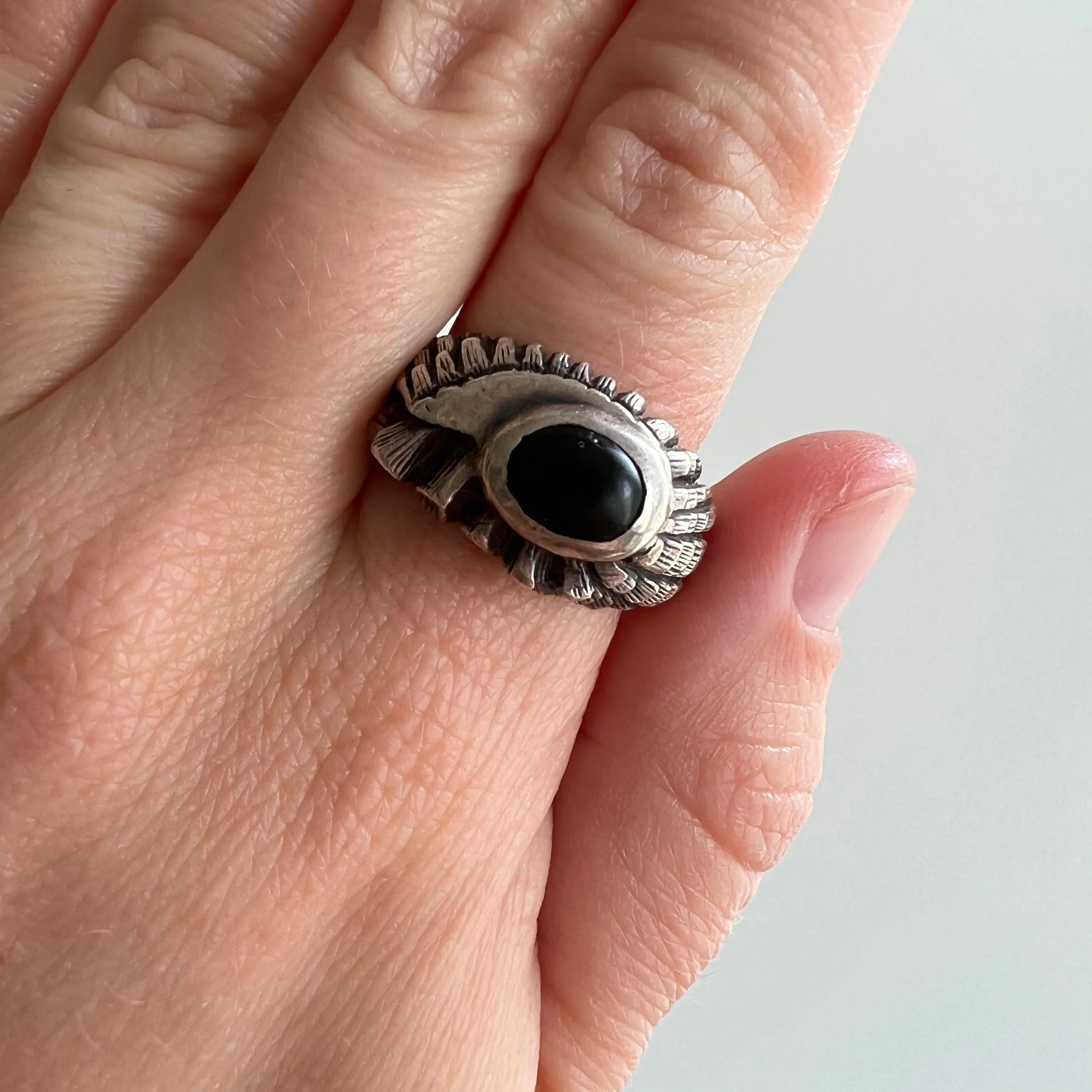 V I N T A G E // modernist bird / sterling silver and black stone owl signet ring / size 8-8.25