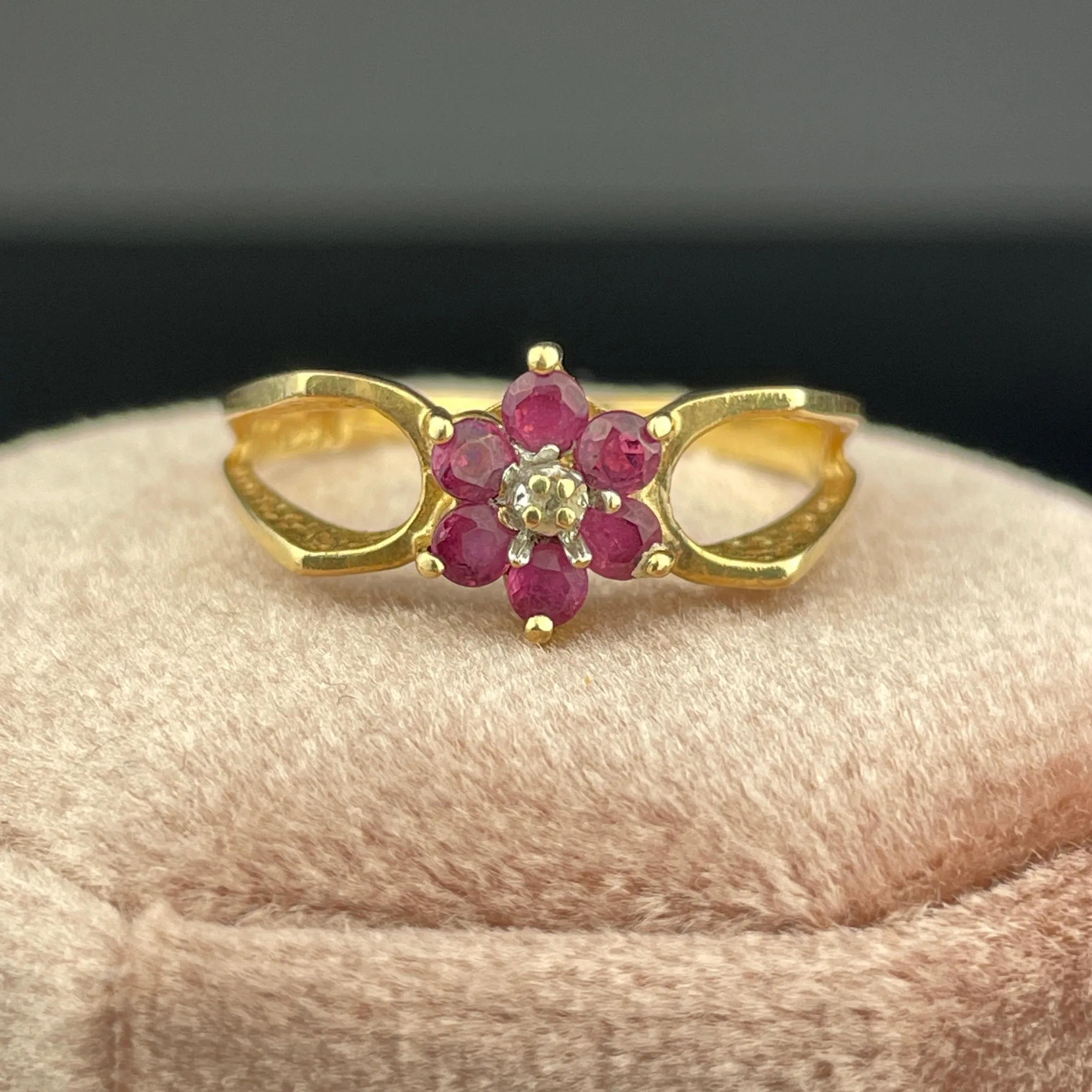 Vintage 14K Gold Ruby Flower Ring, Sz 6 3/4