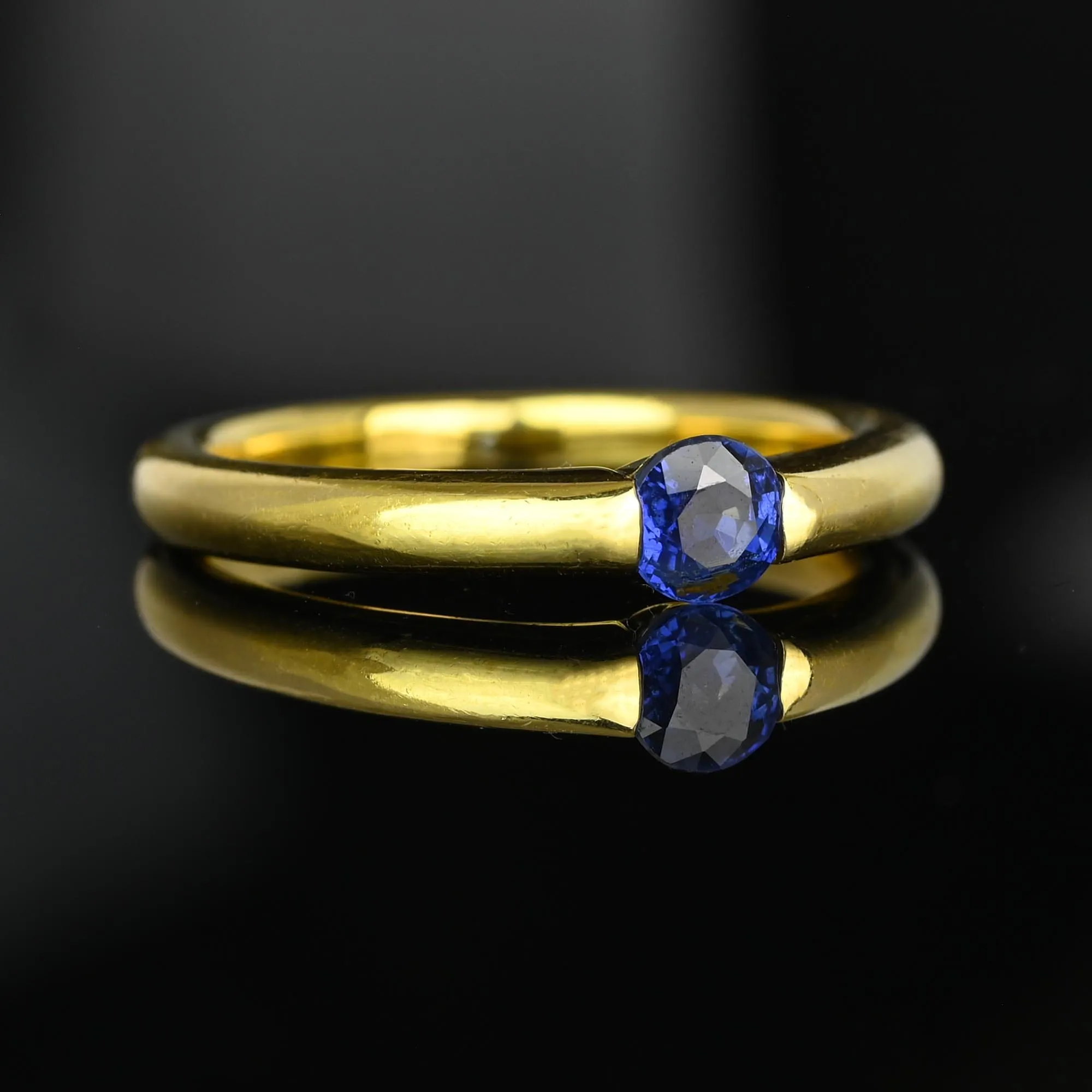 Vintage 18K Gold Donut Band Sapphire Ring