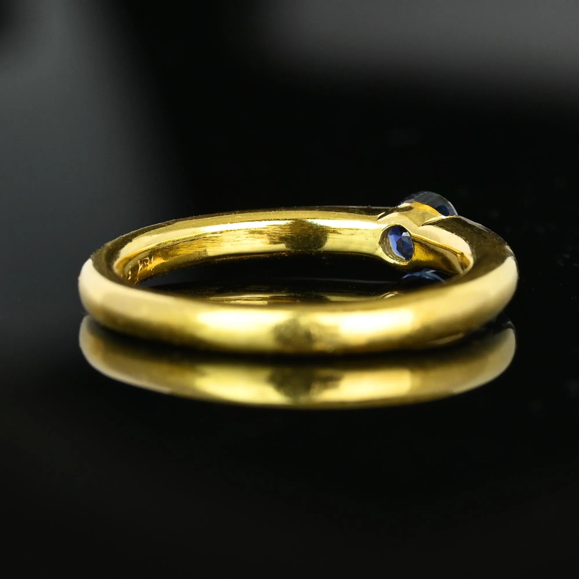 Vintage 18K Gold Donut Band Sapphire Ring