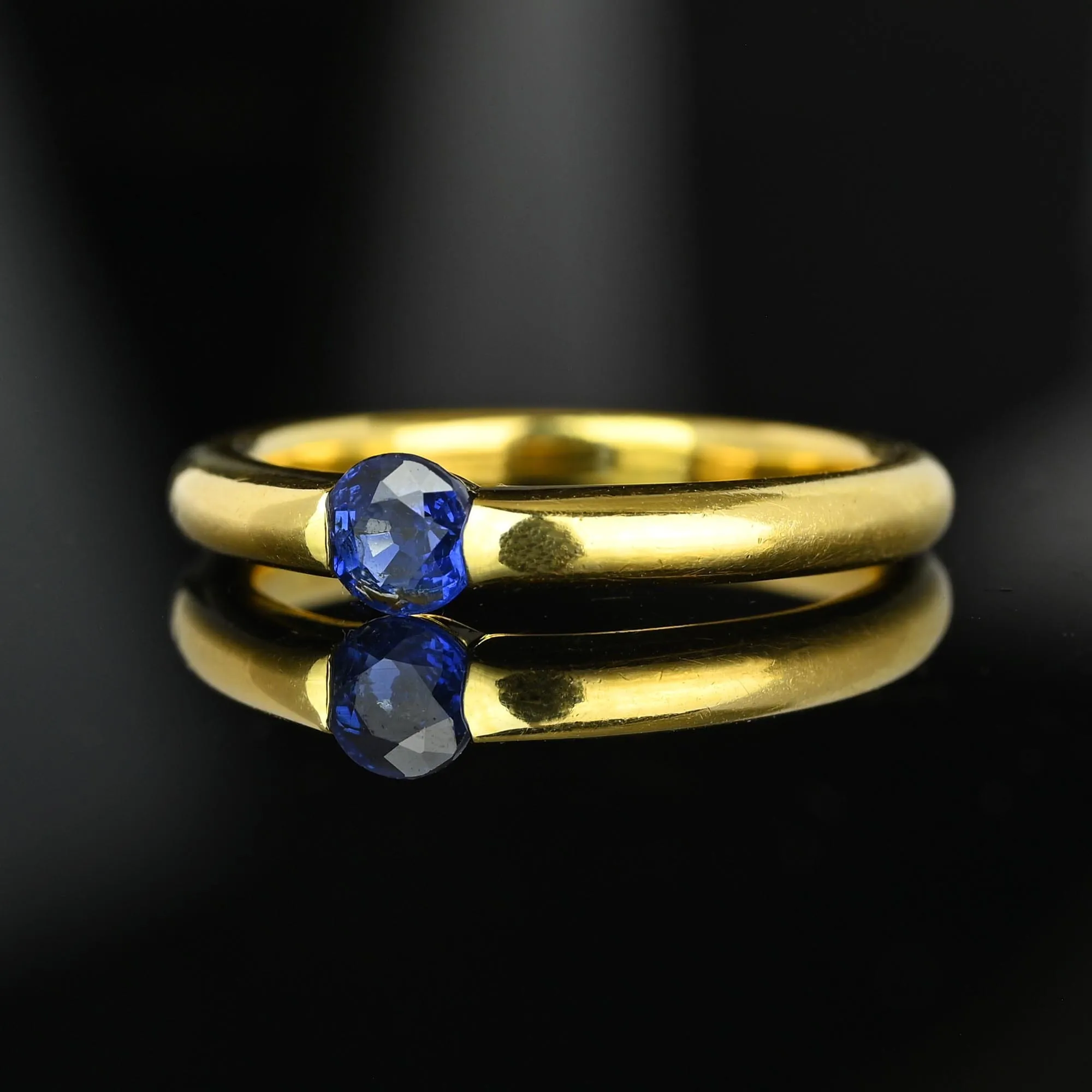 Vintage 18K Gold Donut Band Sapphire Ring